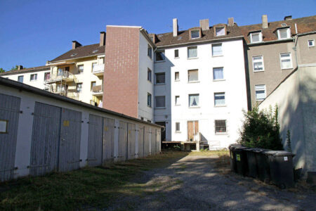 Bochum <br />
Dorstener Str. 341 <br />
7 Wohneinheiten und 2 Gewerbe und 6 Garagen