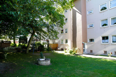 Mülheim/Ruhr <br />
Scharpenberg 72<br />
7 Wohneinheiten und 15 Garagen