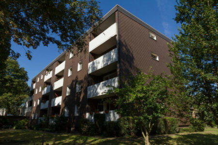 Duisburg <br />
Römerstrasse 3/5, <br />Nüssmannsweg 6/8<br />
28 Wohneinheiten und 16 Garagen